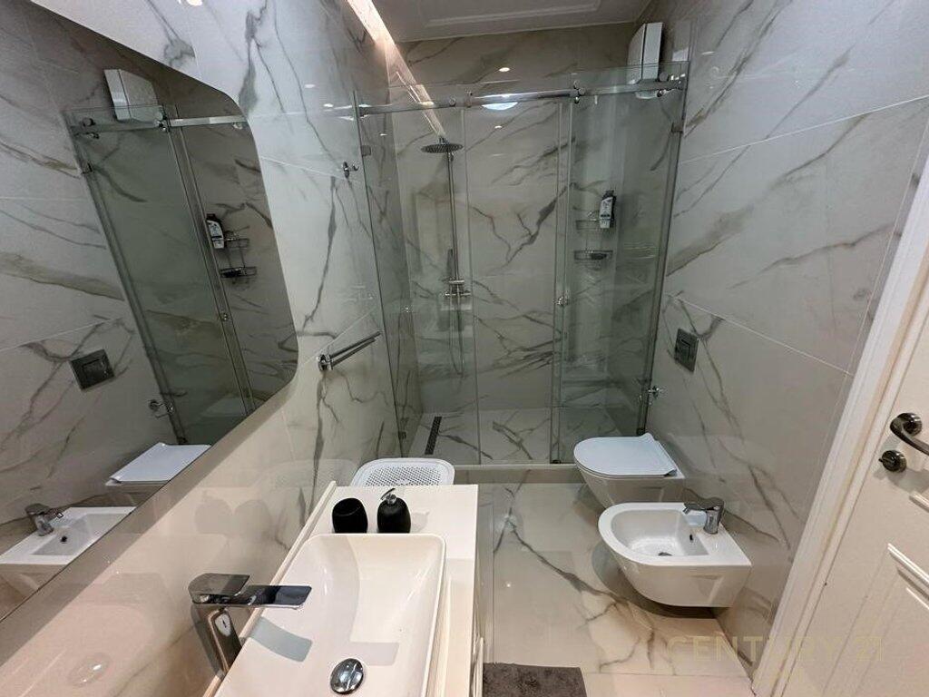 Jepet apartment me qera 1+ 1 ne Komune te Parisit