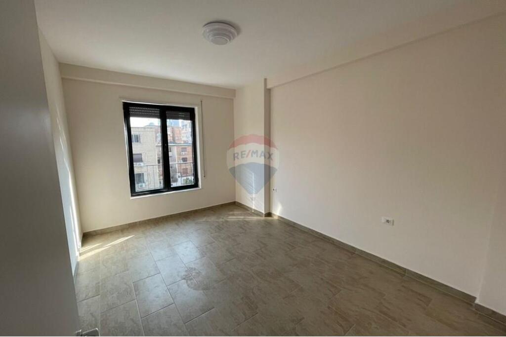 Ufficio - In Affitto - Via Karl Gega, Tirana € 800