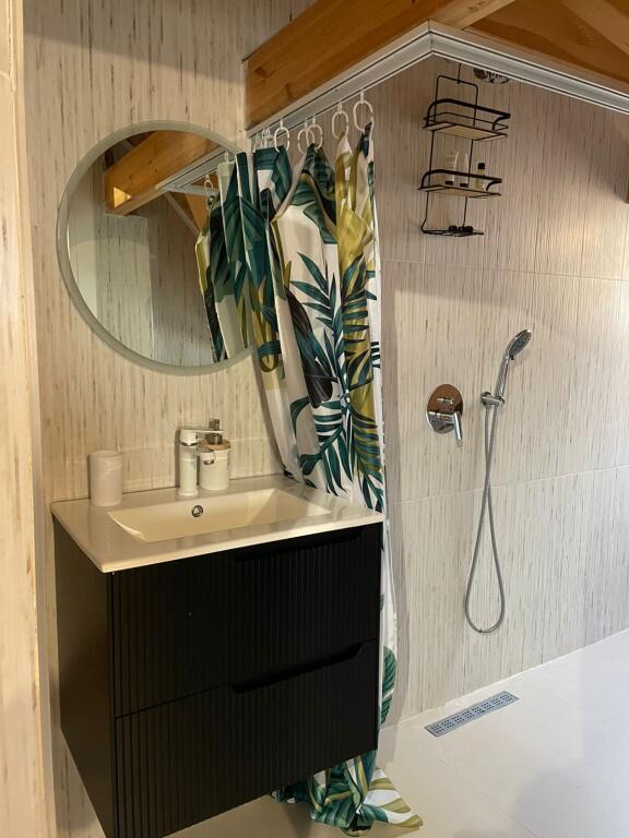 🏡 APARTAMENT ME QERA 1+1📍 Prane qendres Blue Star, Durres