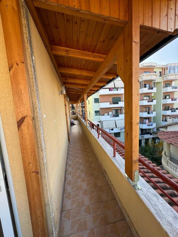Jepet me qera 1+1  mobiluar  te mbikalimi Komunes 559 eu