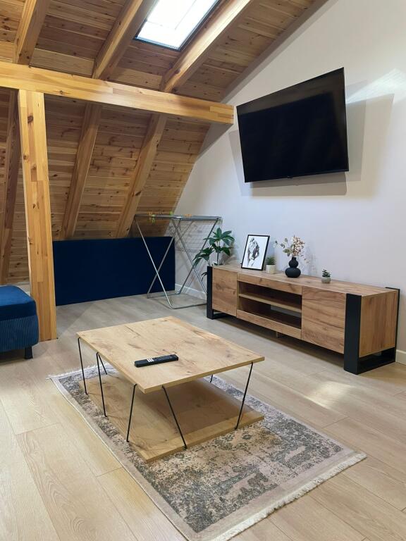 🏡 APARTAMENT ME QERA 1+1📍 Prane qendres Blue Star, Durres