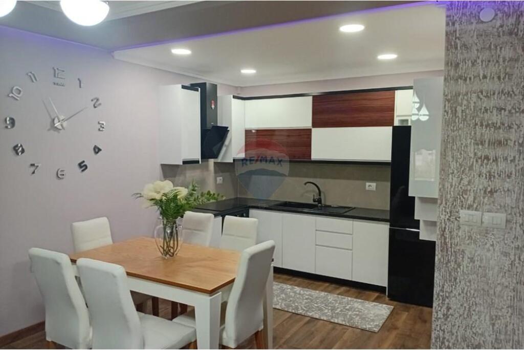 Apartament - Për Qira - Rruga Skënder Luarasi, Tiranë