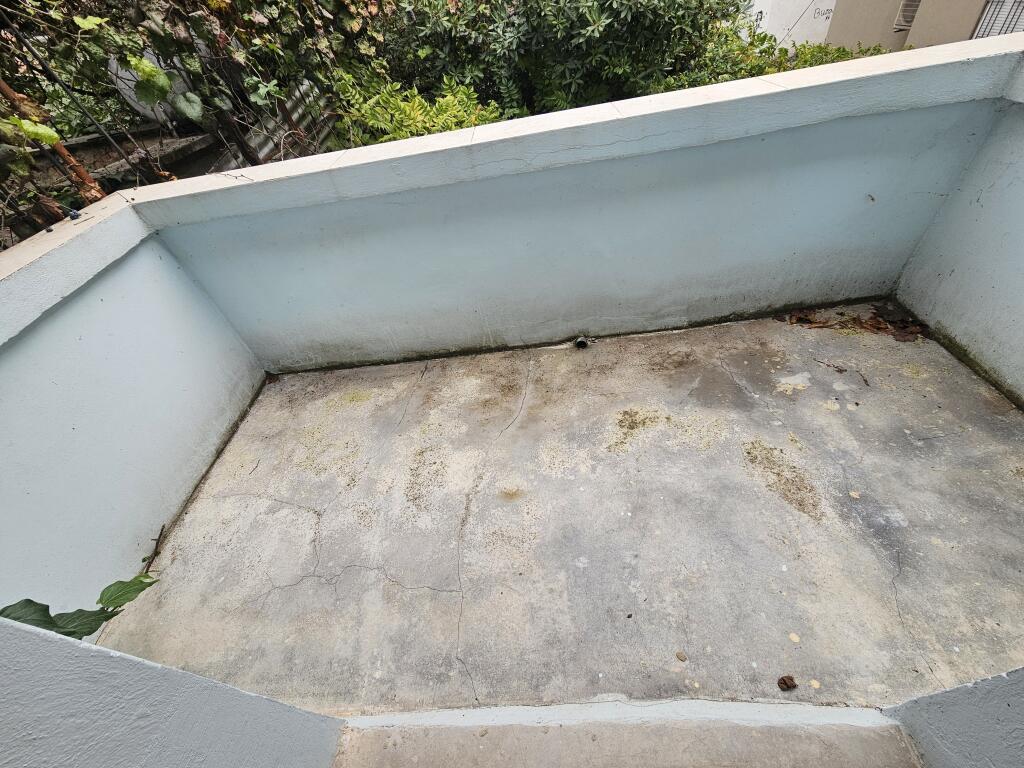 Two-story house for rent for business near Commissariat No. 1 at Bryli