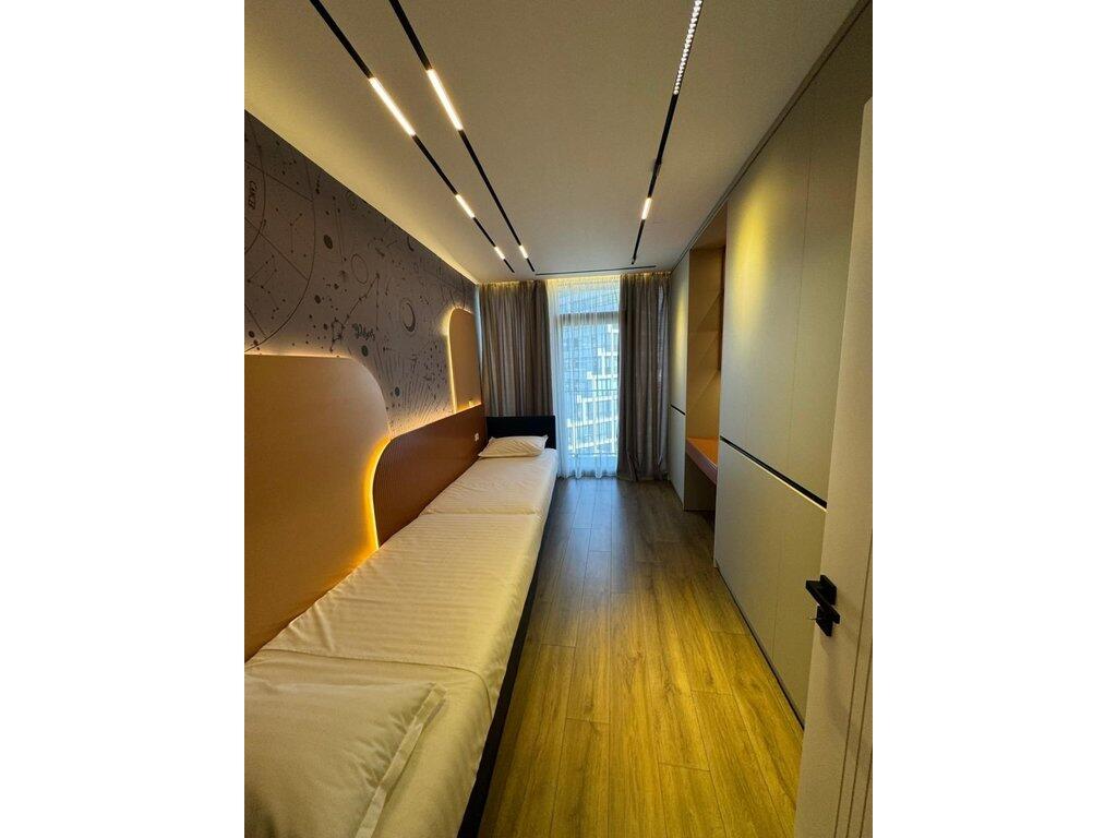 Shitet super apartamant 2+1+2+post parkimi tek Lake View Residence.