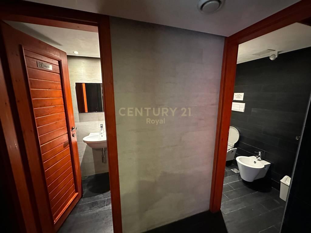 JEPET ME QERA RESTORANT PRANE ZOGUT TE ZI