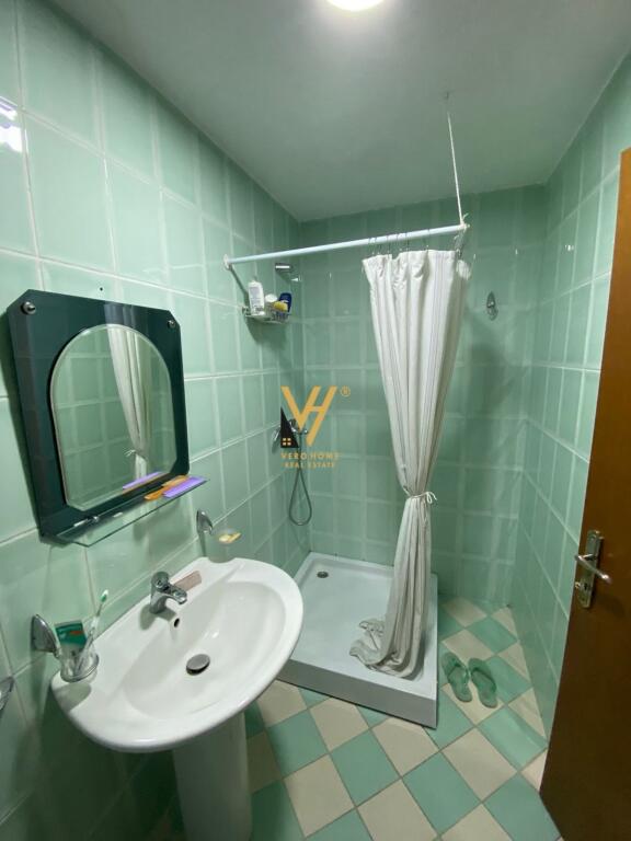 APPARTAMENTO 2+1+2 IN AFFITTO IN VIA BARRIKADAVE 70.000 LEKE