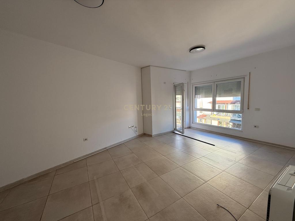 Apartment 2+1+2 for Rent on Barrikadave Street, Tirana