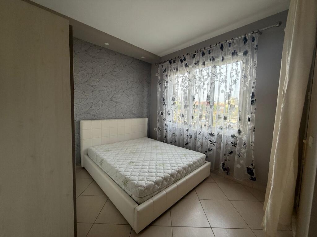 APARTAMENT ME QERA 2+1 STACIONI I TRENIT 60.000 LEKE