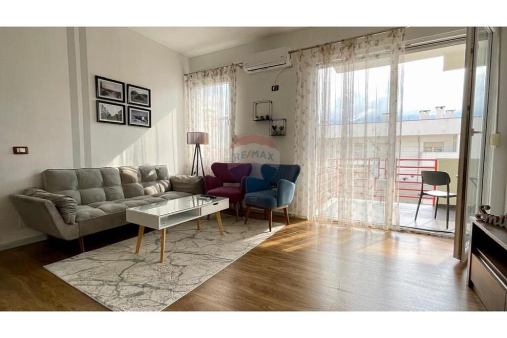 Apartament 1+1 me qera tek Pazari i Ri!