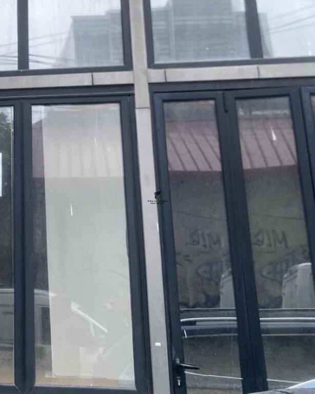 NEGOZIO IN AFFITTO 150 M2 VIA KAVAJES 1500 EURO