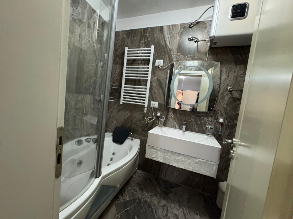 Apartament 2+1 me qira te Mine Peza, Donika Center