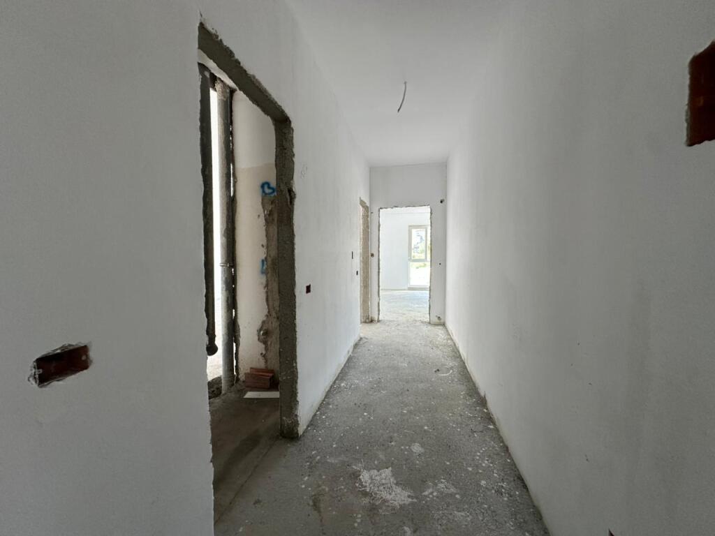 Apartament 1+1 per shitje tek Kika 2/Komuna e Parisit.