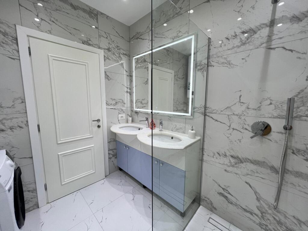 QIRA APARTAMENT 2+1+2 TE SHALLVARET