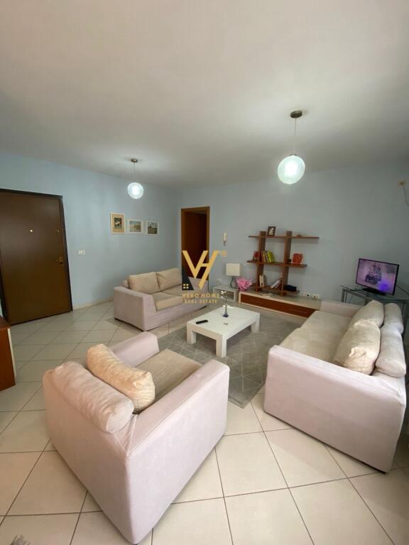 APPARTAMENTO 2+1+2 IN AFFITTO IN VIA BARRIKADAVE 70.000 LEKE