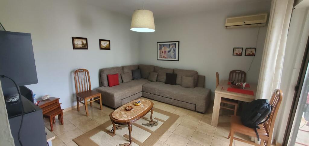 Shitet Apartament 1+1 te Xhamlliku – 990000 LEK
