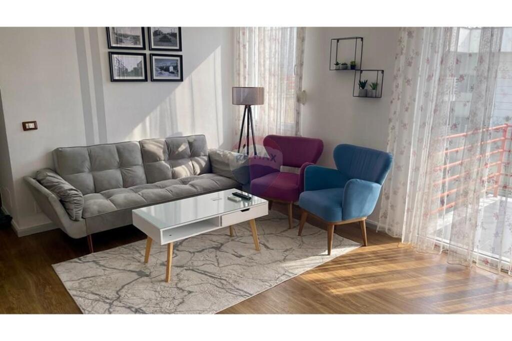 Apartament 1+1 me qera tek Pazari i Ri!
