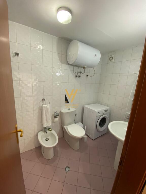 APPARTAMENTO 2+1+2 IN AFFITTO IN VIA BARRIKADAVE 70.000 LEKE