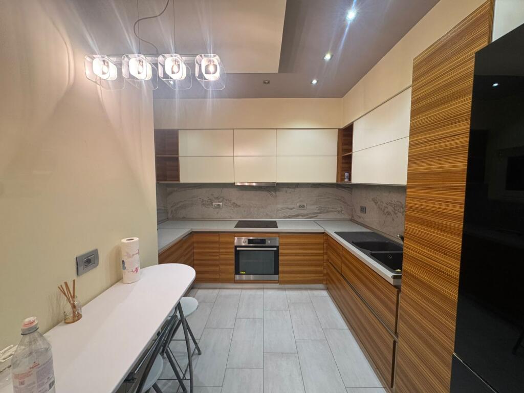 Jepet me qira apartament modern 2+1+2 tualete ne Bllok!