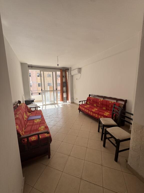 Apartament 2+2+ballkon Astir 350 euro