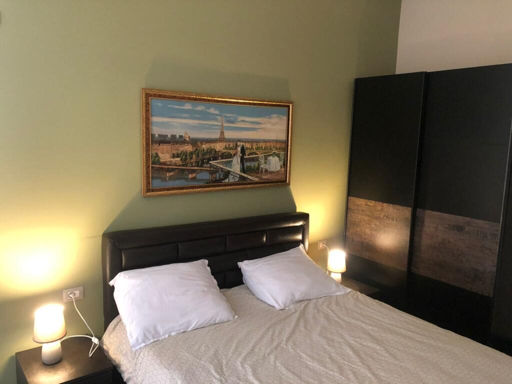 Jepet me qera Apartamenti 1+1 , Pazari i ri , 500 mije leke