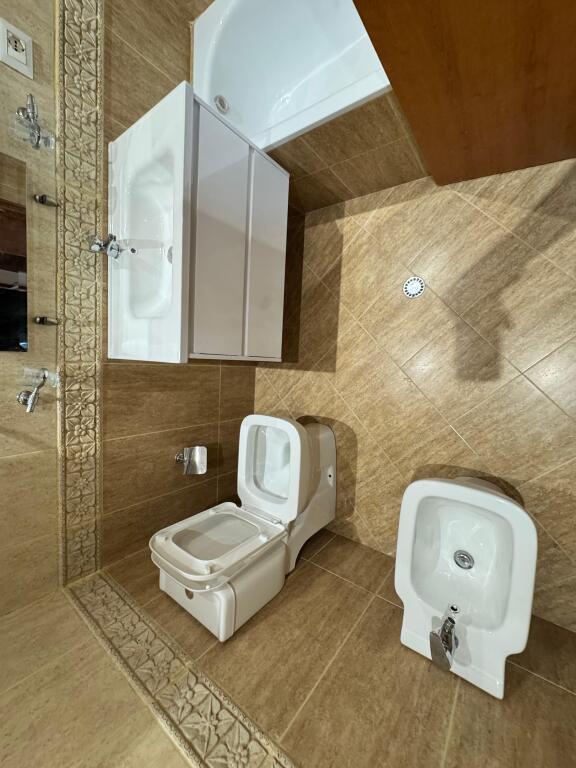 📍 Appartamento in affitto 2+1+2 – Vicino alla Stazione Ferroviaria (vicino all'Ufficio Postale) 🏢 8° piano 🛏 2 Camere da letto 🛋 1 Soggiorno + Cucina 🛁 2 Bagni 💶 Prezzo: 700 euro/mese