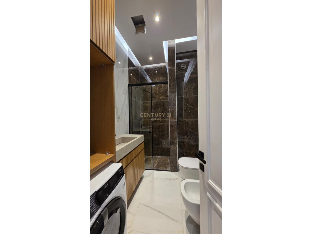 Me Qira – Apartament 2+1+2 me Post Parkimi në Square 21