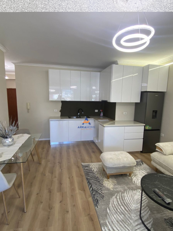 AFFITTASI APPARTAMENTO 1+1+BALCONE "COMPLESSO URSLUGA, STAZIONE DEI TRENI" 650 EURO