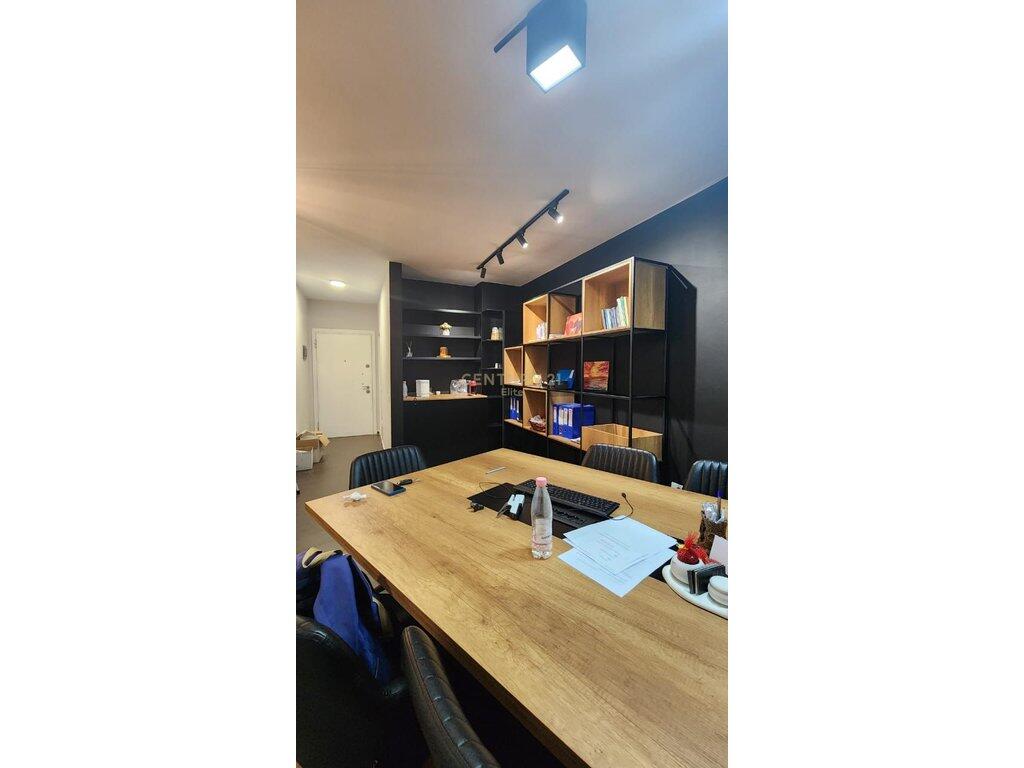 Jepet me qira per zyre apartament 2+1+2 tek Rruga e Kosovareve. 800 € /Muaj