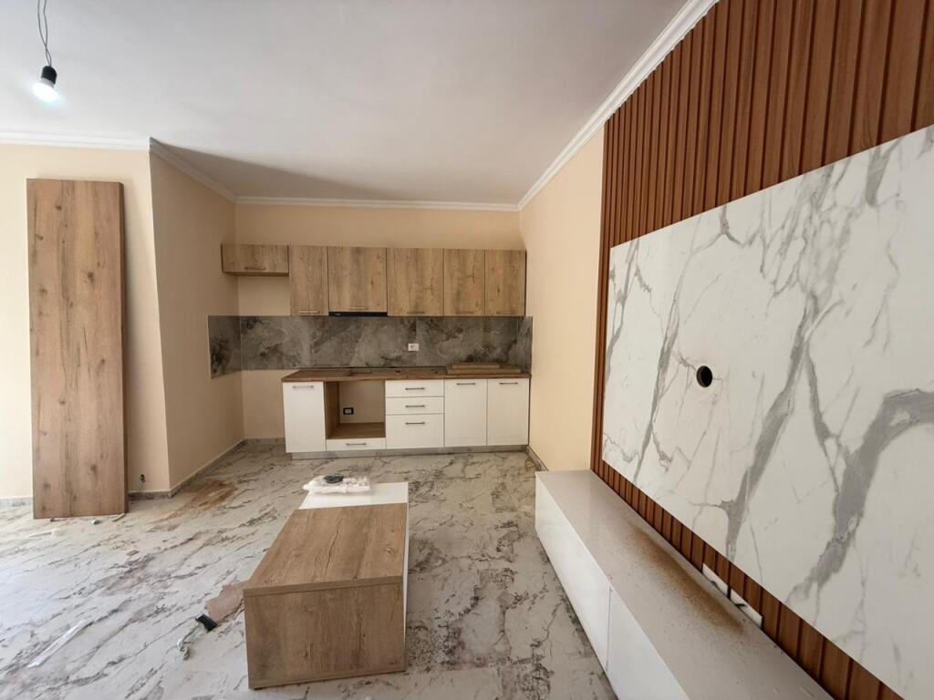 OFROHET PER SHITJE APARTAMENT 1+1 , NE SHKEMBIN E KAVAJES