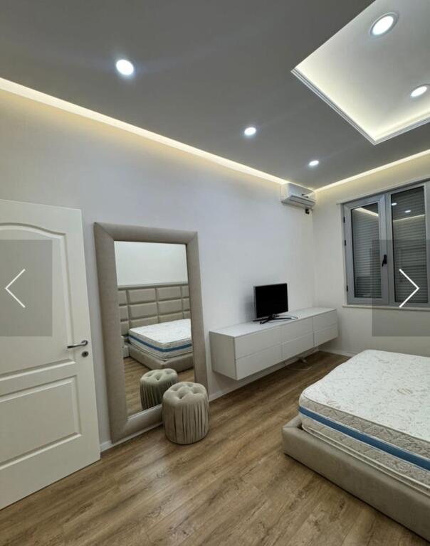 Apartament me Qira – Pazari i Ri, Qendër, Tiranë