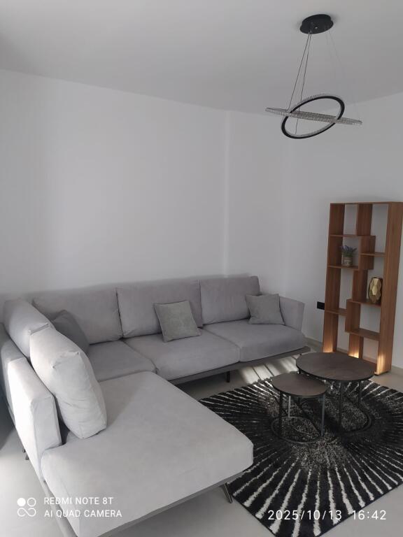 APARTAMENT 3+1. 50000 LEKE/ASTIR PRANE BAR ARTISTIT