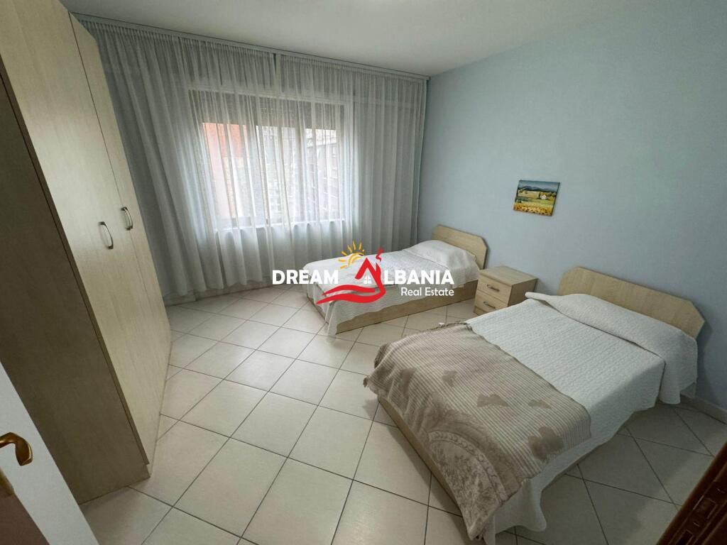 Jepet me qera Apartament 2+1+2 te Rruga e Barrikadave ne Tirane (42214965)