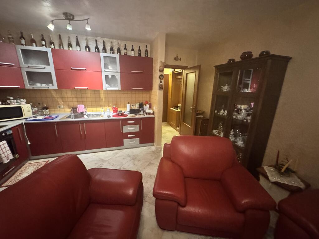 🏠 Shitet Apartament 2+1+bllk pranë Gardës dhe Juridikut
