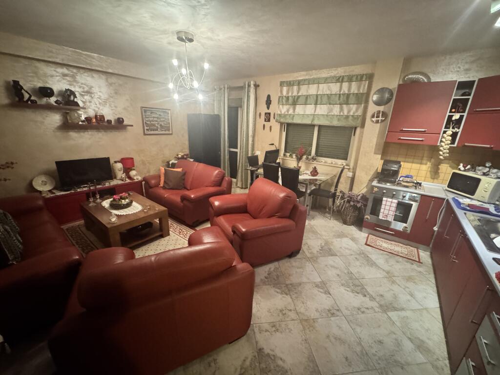 🏠 Shitet Apartament 2+1+bllk pranë Gardës dhe Juridikut