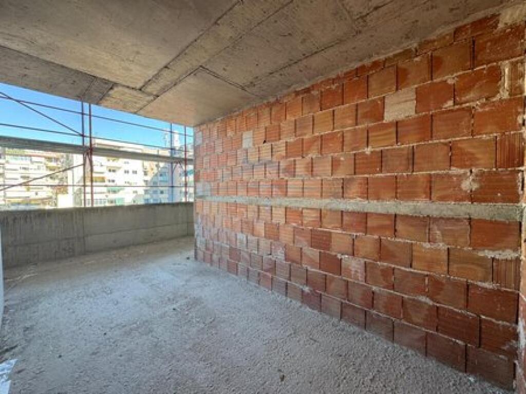Shitet , Apartament Duplex 4+1 , Komuna Parisit