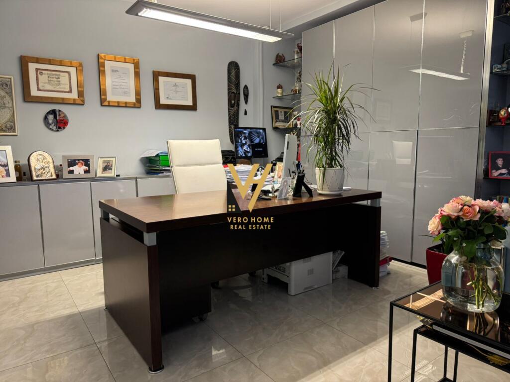 FOR SALE PREMISES 65 M2 AT WILLSON SQUARE 340,000 EURO