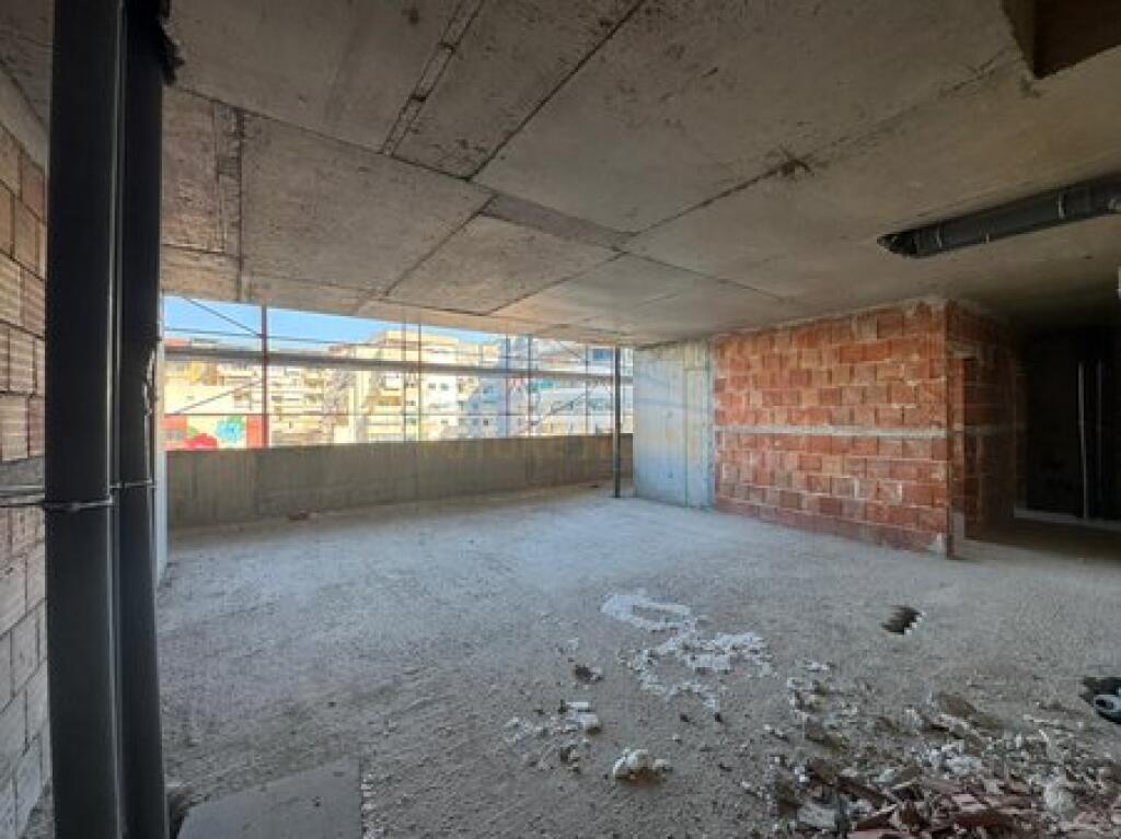 Shitet , Apartament Duplex 4+1 , Komuna Parisit