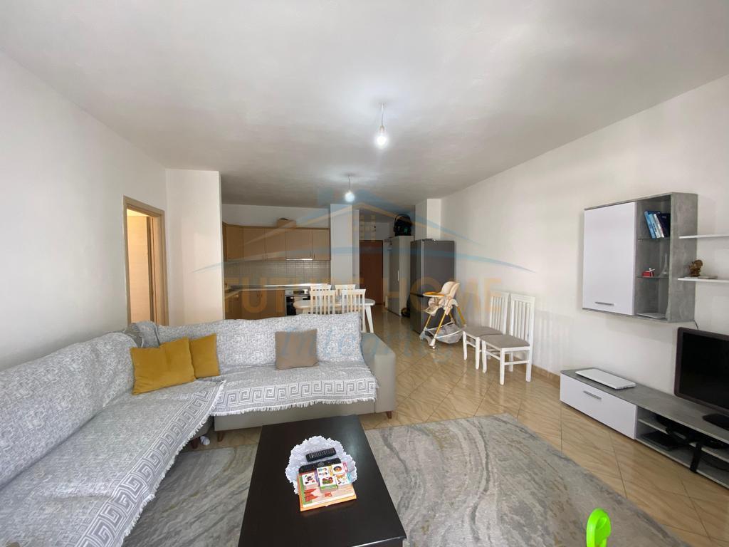 Shitet, Apartament 2+1+2, Fresku, Tiranë.