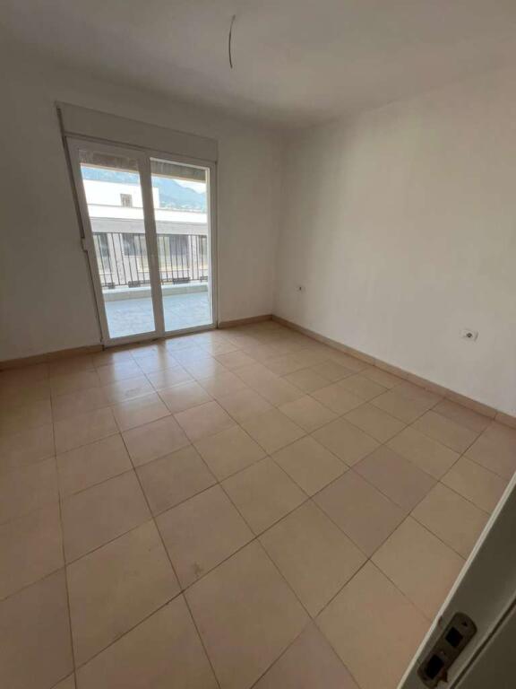 Jepet me qira 1+1 BOSH TE RR 5 MAJI 350 mije leke