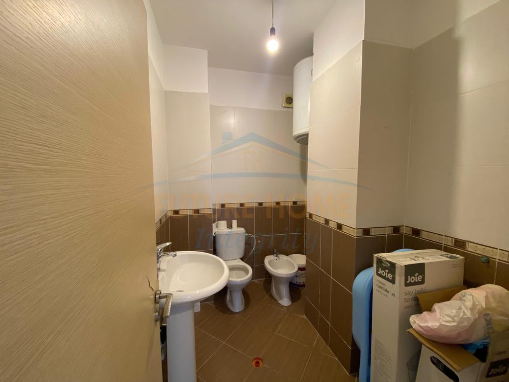 Shitet, Apartament 2+1+2, Fresku, Tiranë.