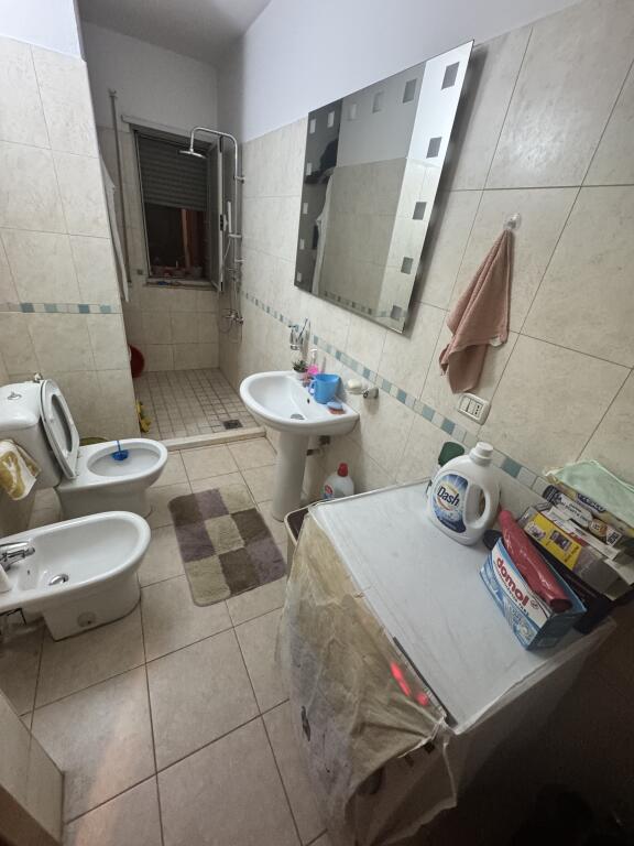 🏠 Shitet Apartament 2+1+bllk pranë Gardës dhe Juridikut