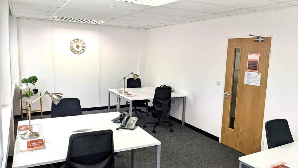 Office for Rent 3+1 at Qytet Studenti (ID BZ2714) Tirana