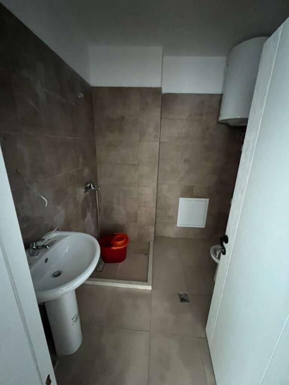 Jepet me qira 1+1 BOSH TE RR 5 MAJI 350 mije leke