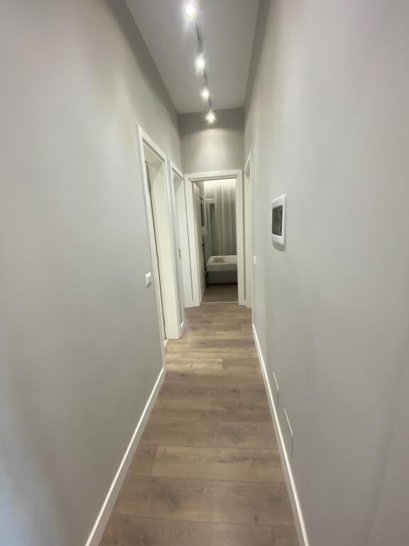 3+1,i mobiluar kopshti botanik,cmimi 1500 euro me parkim