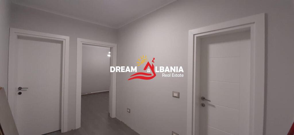 Jepet me qera apartament 1+1 per zyra/banim ne rrugen Qemal Stafa prane Shkolles se Kuqe (ID 4219472)
