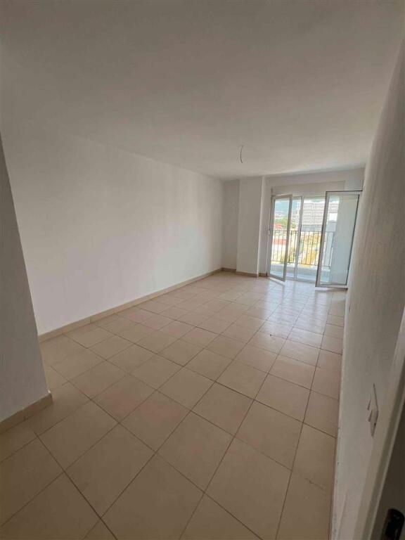 Jepet me qera apartament 1+1 tek Rruga 5 Maj !