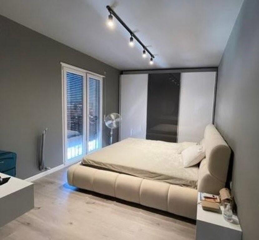 Shitet Apartament 1+1 me Hipotekë, Pranë Prokurorisë së Tiranës – Kati i 8, Totalisht i Mobiluar