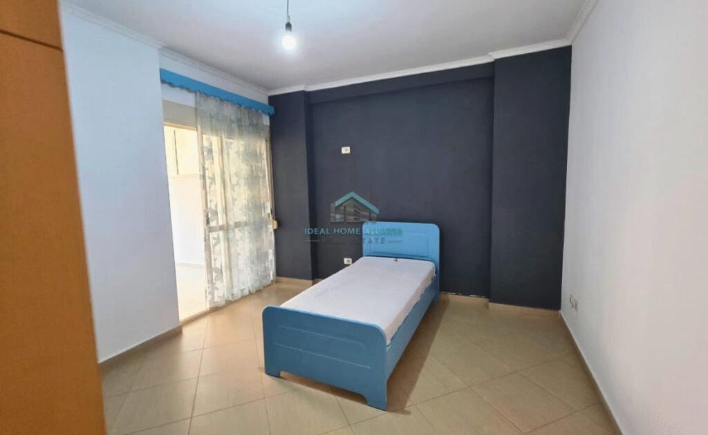 Apartament 2+1+2+Ballkon ne Shitje - Rruga e Cipajve, Vlore