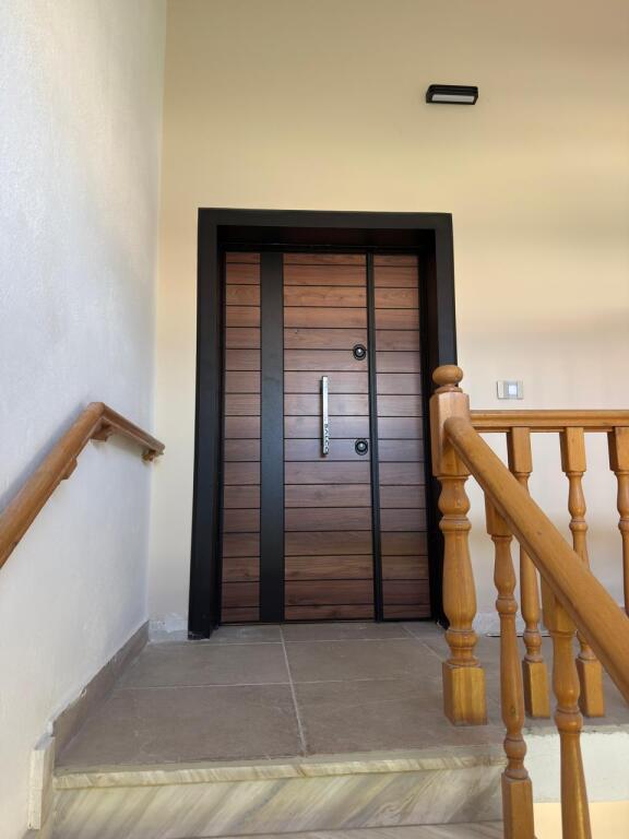 AMBIENT BIZNESI ME QERA 170 M2 VILAT GJERMANE 1900 EURO