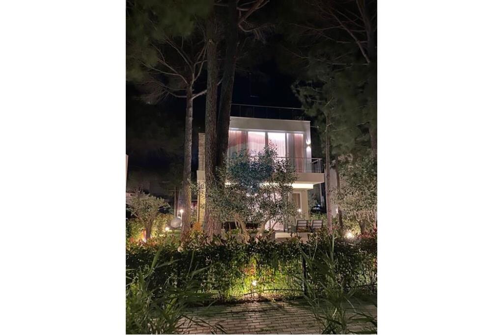 Vendiamo una super villa sulla prima linea al Complesso Lura 3!